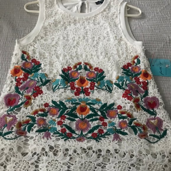 Embroidered Lace Top - Picture 2 of 3